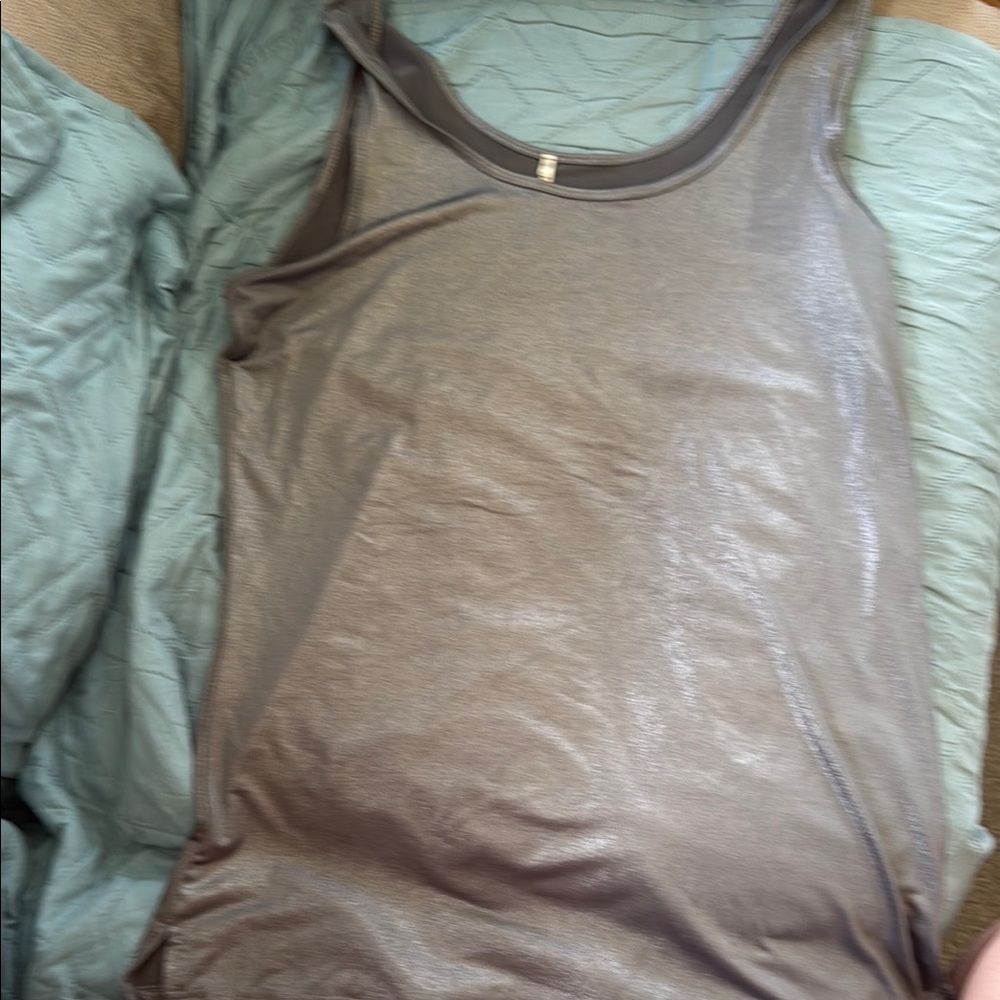 Fitted Sleeveless Silver Tank Top